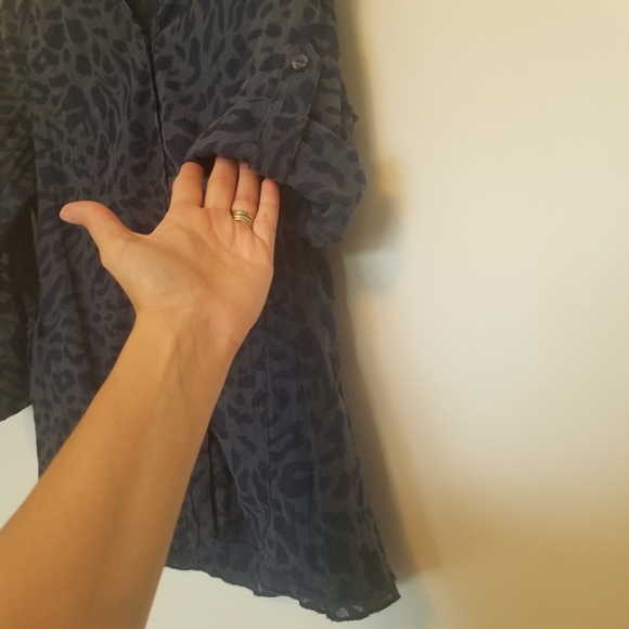 N.W.D women's blue burnout leopard print button front shirt - Picture 11 of 13